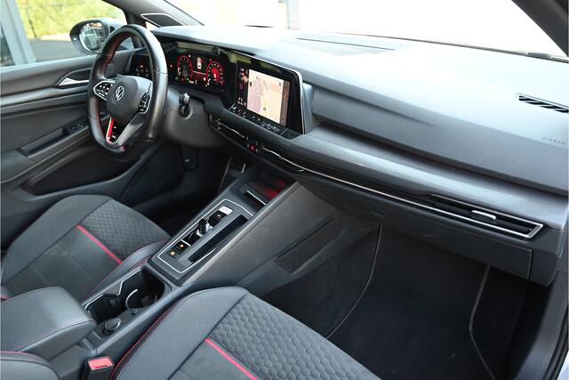 Volkswagen GOLF 2.0 TSI GTI CLUBSPORT 300 PK / PANO / IQ LIGHT / HARMAN KARDON / HEAD UP DISPLAY / MOONSTONE GREY