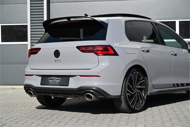 Volkswagen GOLF 2.0 TSI GTI CLUBSPORT 300 PK / PANO / IQ LIGHT / HARMAN KARDON / HEAD UP DISPLAY / MOONSTONE GREY