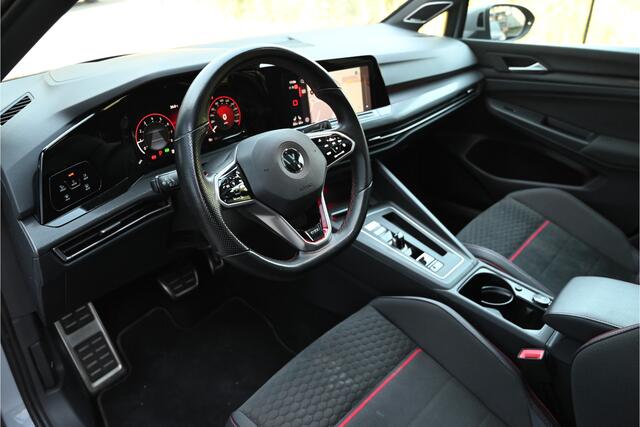 Volkswagen GOLF 2.0 TSI GTI CLUBSPORT 300 PK / PANO / IQ LIGHT / HARMAN KARDON / HEAD UP DISPLAY / MOONSTONE GREY