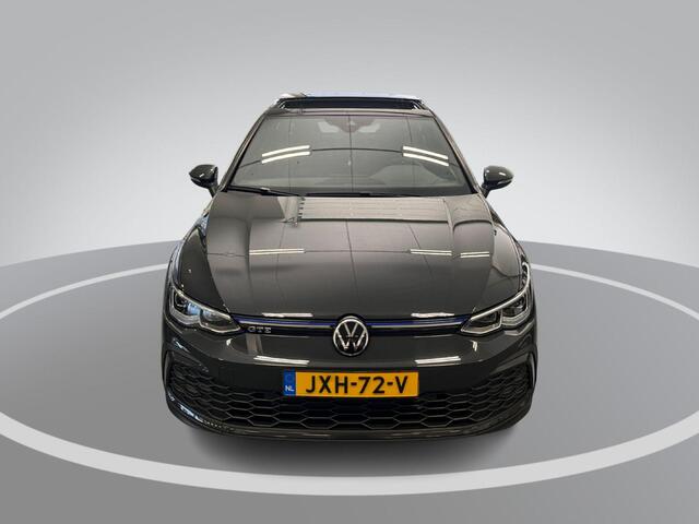 Volkswagen GOLF 1.4 245pk DSG eHybrid GTE · Panoramadak · Camera · Apple/Android Car Play · Stoelverwarming · Navigatie · P-Sensoren · Park Assist · 19'' Inch ·