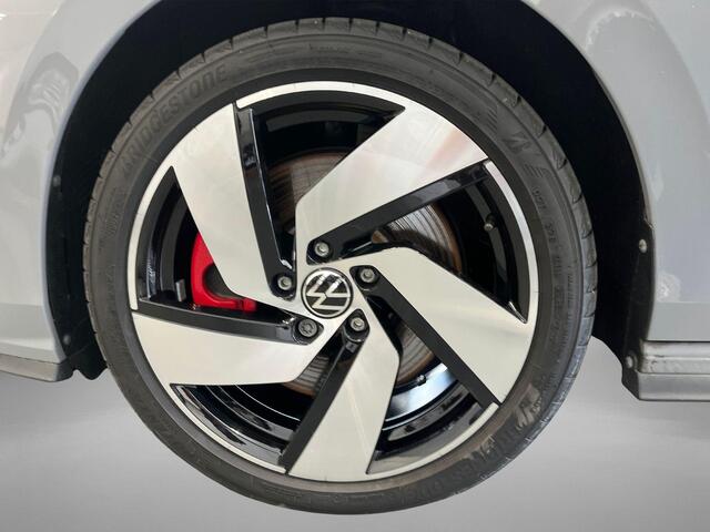 Volkswagen GOLF 1.5 eHybrid 272pk DSG GTE · Panoramadak · Camera · Matrix LED · Stuur- & Stoelverwarming · Head-Up Display · Garantie t/m 09-09-2030 of 100.000km