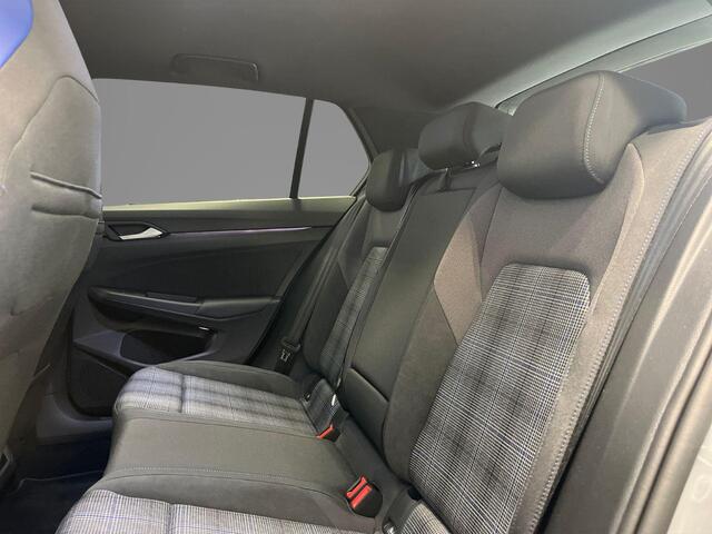 Volkswagen GOLF 1.5 eHybrid 272pk DSG GTE · Panoramadak · Camera · Matrix LED · Stuur- & Stoelverwarming · Head-Up Display · Garantie t/m 09-09-2030 of 100.000km