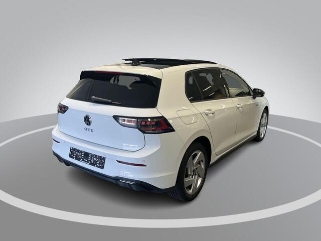 Volkswagen GOLF 1.5 eHybrid 272pk DSG GTE · Panoramadak · 360 Camera · Head-Up Display · Matrix LED · Optiekpakket Zwart · Dodehoeksensor · Garantie t/m 10-11-2030 of 100.000km
