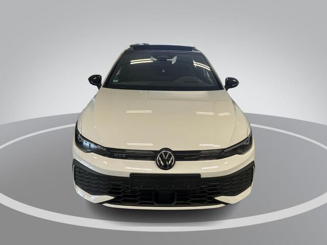Volkswagen GOLF 1.5 eHybrid 272pk DSG GTE · Panoramadak · 360 Camera · Head-Up Display · Matrix LED · Optiekpakket Zwart · Dodehoeksensor · Garantie t/m 10-11-2030 of 100.000km