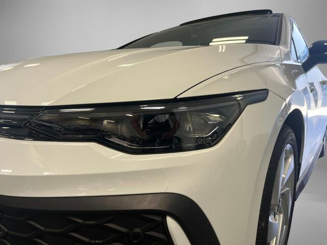 Volkswagen GOLF 1.5 eHybrid 272pk DSG GTE · Panoramadak · 360 Camera · Head-Up Display · Matrix LED · Optiekpakket Zwart · Dodehoeksensor · Garantie t/m 10-11-2030 of 100.000km