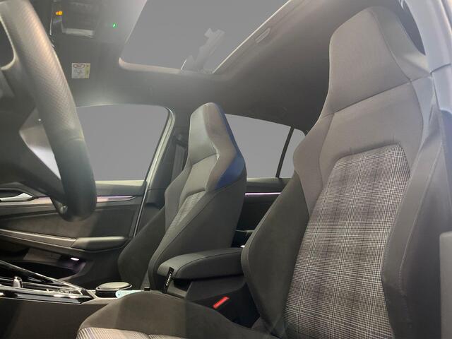 Volkswagen GOLF 1.5 eHybrid 272pk DSG GTE · Panoramadak · 360 Camera · Head-Up Display · Matrix LED · Optiekpakket Zwart · Dodehoeksensor · Garantie t/m 10-11-2030 of 100.000km
