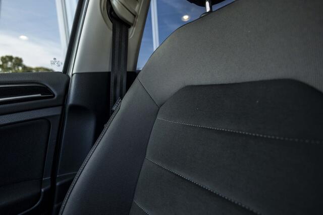 Volkswagen GOLF 1.4 TSI Highline Business | DSG | Virtual | ACC | Carplay