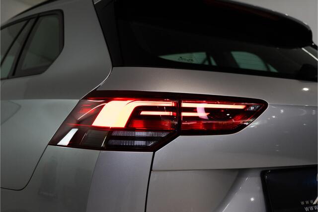 Volkswagen GOLF Variant 1.0 eTSI Life 111PK | Sfeer | Carplay | Dodehoek&ACC | Stoel&Stuurverw. | Garantie