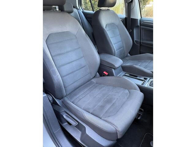 Volkswagen GOLF 1.0 TSI HighLine DAB Stoelvw PDC ACC Massage