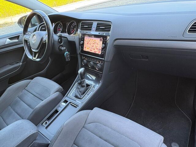 Volkswagen GOLF 1.0 TSI HighLine DAB Stoelvw PDC ACC Massage