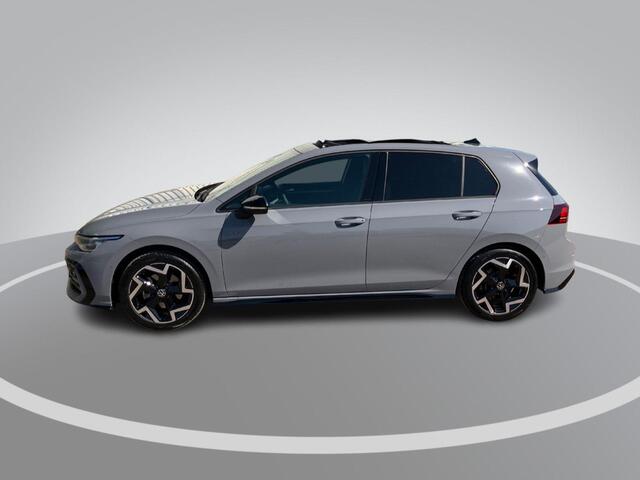 Volkswagen GOLF 1.5eTSI/150PK R-Line DSG · Panoramadak · Apple/Android Car Play · Harman/Kardon sound · Camera · Garantie t/m 11-11-2030 of 100000km.
