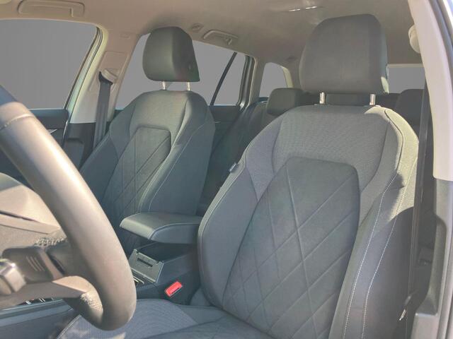 Volkswagen GOLF Variant 1.0eTSI/110PK Life DSG · Navigatie · Camera + Parkeersensoren · Apple/Android Car Play · Stoelverwarming · Elektrische stoelverstelling ·