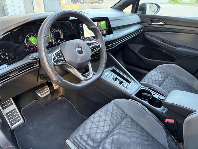 Volkswagen GOLF 1.5 eTSI R-Line | Pano | LED | Stoel verwarming | 3x R-Line | Camera |