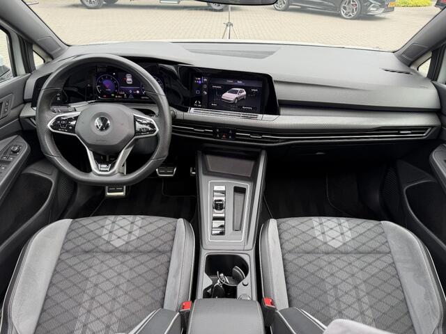Volkswagen GOLF 1.5 ETSI 150PK R-LINE PANORAMA TREKHAAK CARPLAY