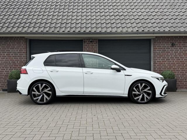 Volkswagen GOLF 1.5 ETSI 150PK R-LINE PANORAMA TREKHAAK CARPLAY