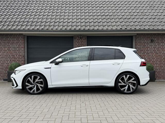 Volkswagen GOLF 1.5 ETSI 150PK R-LINE PANORAMA TREKHAAK CARPLAY