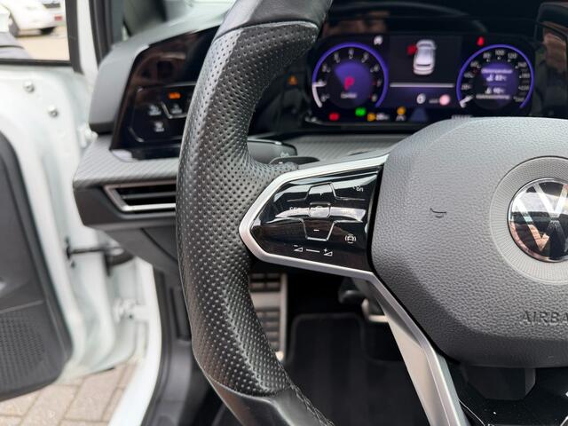 Volkswagen GOLF 1.5 ETSI 150PK R-LINE PANORAMA TREKHAAK CARPLAY