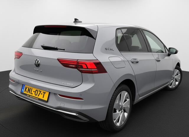 Volkswagen GOLF 1.5 eHybrid 204PK PLUG IN. LIFE CAMERA/NAVI/HEAD-UP/CARPLAY