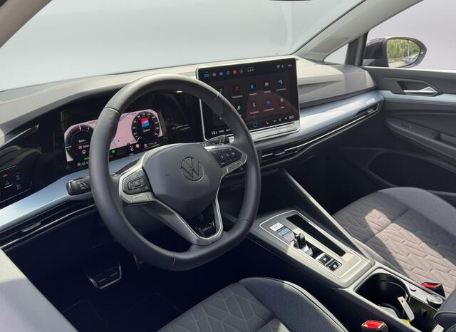 Volkswagen GOLF 1.5 eHybrid 204PK PLUG IN. LIFE CAMERA/NAVI/HEAD-UP/CARPLAY