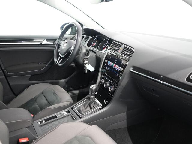 Volkswagen GOLF 1.5 TSI Highline Business R | Trekhaak afneembaar | Winterpakket | ACC | Ergostoel |