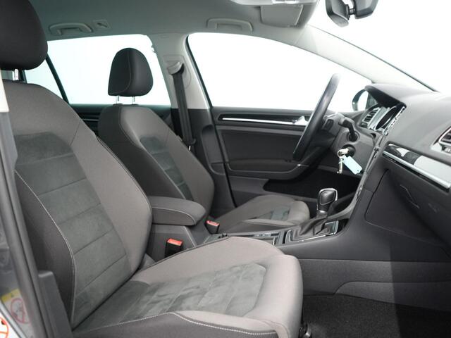 Volkswagen GOLF 1.5 TSI Highline Business R | Trekhaak afneembaar | Winterpakket | ACC | Ergostoel |