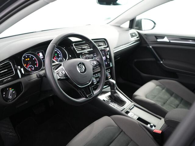 Volkswagen GOLF 1.5 TSI Highline Business R | Trekhaak afneembaar | Winterpakket | ACC | Ergostoel |