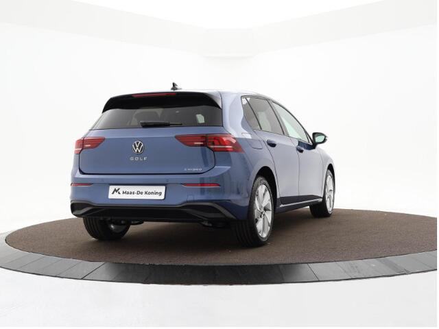 Volkswagen GOLF Life Edition 1.5 eHybrid 204 PK 6 versn. DSG · Draadloze telefoonlader · Achteruitrijcamera · Privatelease Van 594,- voor  472,- obv 24 maanden! · Prijs is inclusief inruilpremie · MEGA SALE