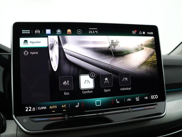 Volkswagen GOLF Life Edition 1.5 eHybrid 204 PK 6 versn. DSG · Achteruitrijcamera · Draadloze telefoonlader · Comfort pakket ·