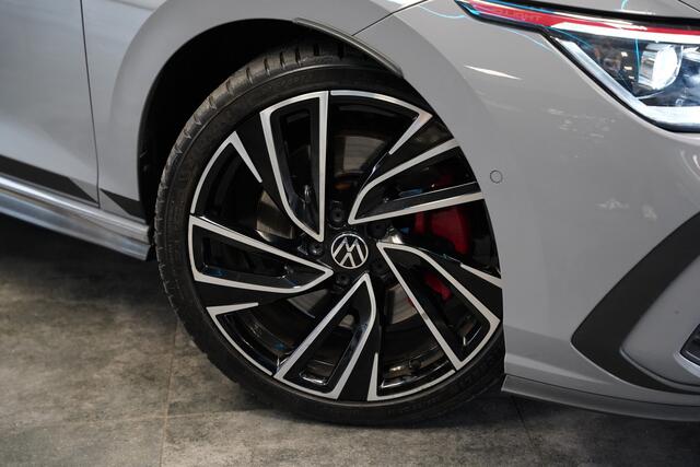 Volkswagen GOLF 2.0 TSI GTI Akrapovic Panoramadak Harman&Kardon Sterrenhemel 19''LM