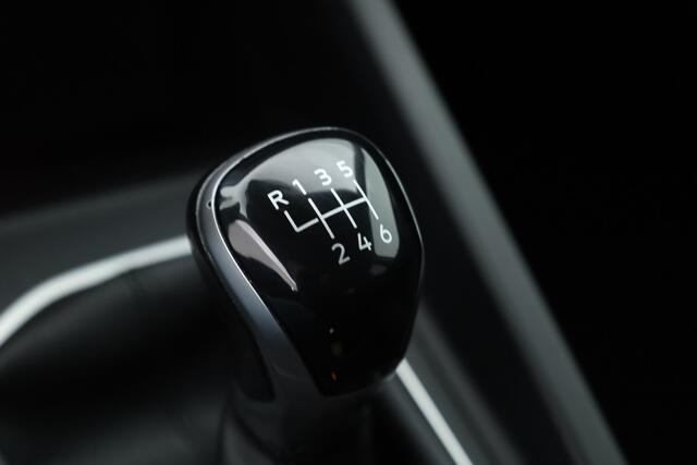 Volkswagen GOLF 1.0 TSI Life | Stoel- Stuurverw. | Apple CarPlay | Navi | LED | PDC | Digi. Cockpit | All Seasons