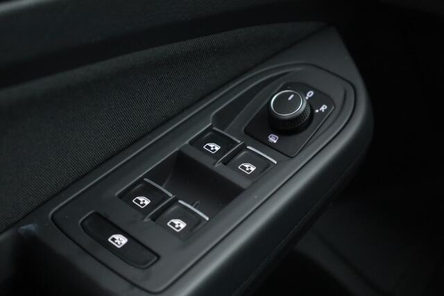 Volkswagen GOLF 1.0 TSI Life | Stoel- Stuurverw. | Apple CarPlay | Navi | LED | PDC | Digi. Cockpit | All Seasons