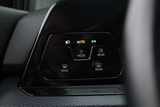 Volkswagen GOLF 1.0 TSI Life | Stoel- Stuurverw. | Apple CarPlay | Navi | LED | PDC | Digi. Cockpit | All Seasons