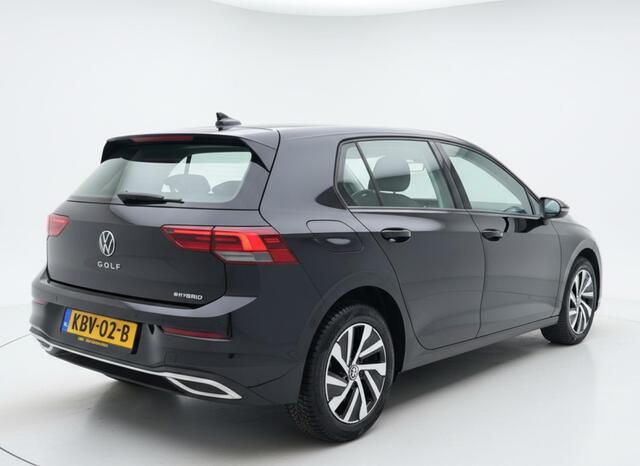 Volkswagen GOLF 204PK eHybrid PHEV DSG STYLE CAMERA/CARPLAY/SFEERVERL.