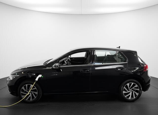 Volkswagen GOLF 204PK eHybrid PHEV DSG STYLE CAMERA/CARPLAY/SFEERVERL.