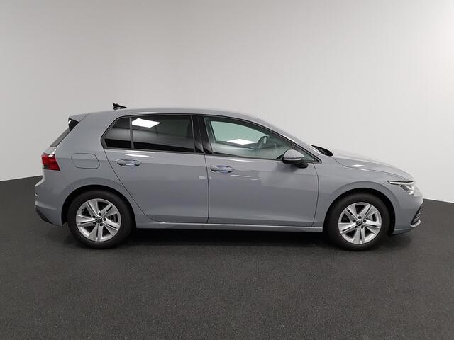 Volkswagen GOLF 1.5 150pk eTSI Life DSG Navigatie Climate control Parkeer sensoren Stoelverwarming DAB Led Digitale Cockpit Lichtmetalen velgen Apple Carplay/ Android Auto
