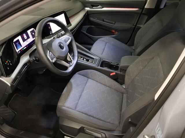 Volkswagen GOLF 1.5 150pk eTSI Life DSG Navigatie Climate control Parkeer sensoren Stoelverwarming DAB Led Digitale Cockpit Lichtmetalen velgen Apple Carplay/ Android Auto