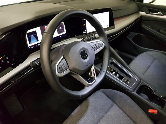 Volkswagen GOLF 1.5 150pk eTSI Life DSG Navigatie Climate control Parkeer sensoren Stoelverwarming DAB Led Digitale Cockpit Lichtmetalen velgen Apple Carplay/ Android Auto