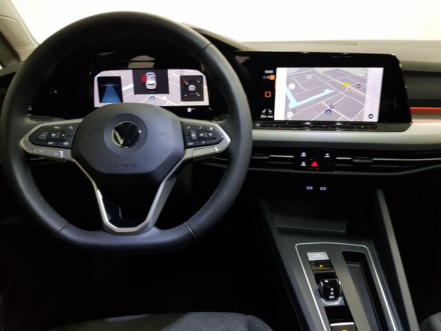 Volkswagen GOLF 1.5 150pk eTSI Life DSG Navigatie Climate control Parkeer sensoren Stoelverwarming DAB Led Digitale Cockpit Lichtmetalen velgen Apple Carplay/ Android Auto