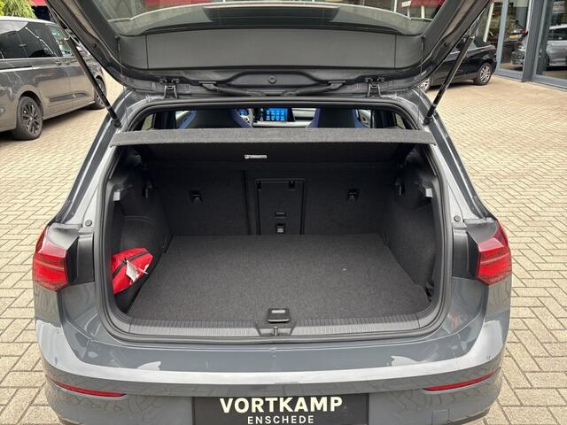 Volkswagen GOLF 1.4 TSI GTE PANO-DAK/CAMERA/ACC/19INCH.R-VELGEN/STOEL+STUURVERW