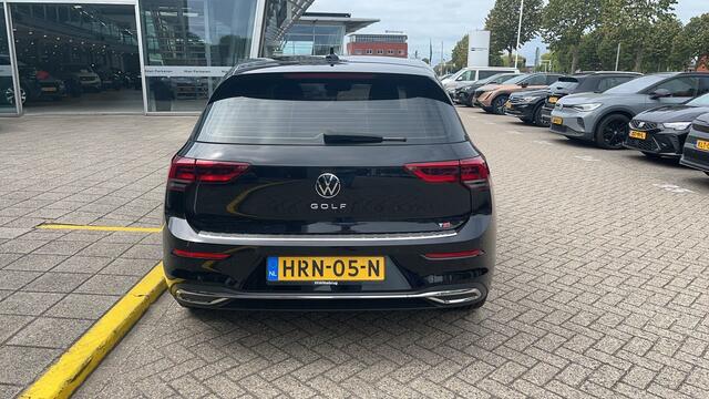 Volkswagen GOLF 1.5 TSI Style / Memory Seat / Stoelverwarming / Parkeersensoren V+A / LED / Wireless App Connect