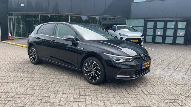 Volkswagen GOLF 1.5 TSI Style / Memory Seat / Stoelverwarming / Parkeersensoren V+A / LED / Wireless App Connect