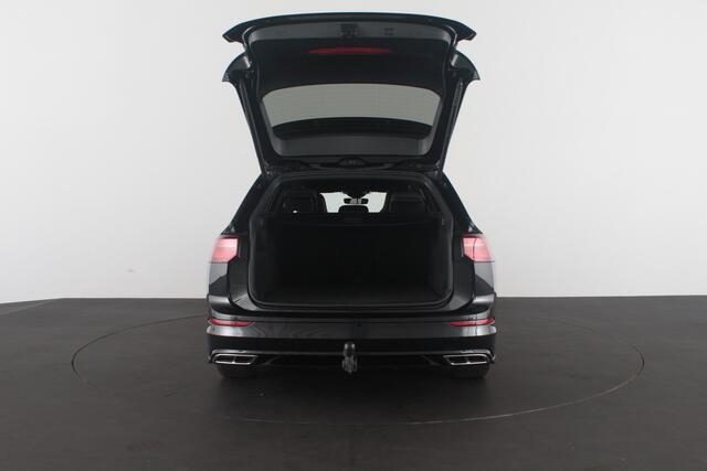 Volkswagen GOLF Variant 1.5 eTSI R-Line Business > Trekhaak/IQ.Light/Camera/Winterpakket