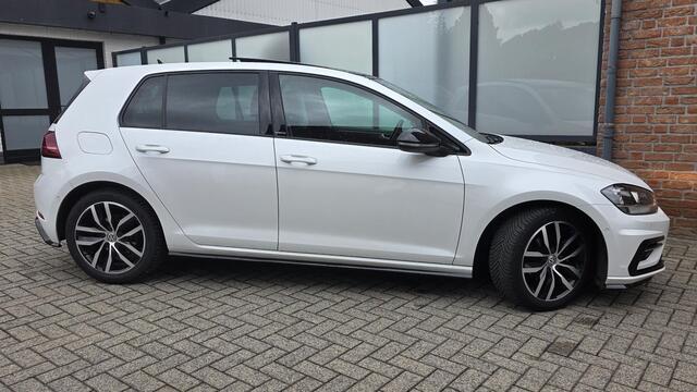 Volkswagen GOLF 1.0 TSI Highline R-Line 115pk Navi, Camera, PDC, Panoramadak, Led, ACC