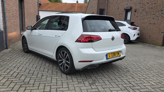 Volkswagen GOLF 1.0 TSI Highline R-Line 115pk Navi, Camera, PDC, Panoramadak, Led, ACC