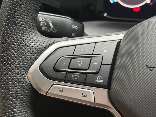 Volkswagen GOLF 1.5 TSI R-Line Edition 150PK Sfeer Verlichting l LED l Camera l Stoelverwarming l