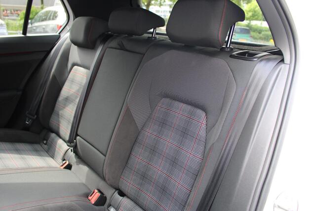 Volkswagen GOLF 2.0 TSI GTI 245PK | Panoramadak | Stoel- en stuurverwarming | Dodehoekdetectie | Adaptieve Cruise Control | Sfeerverlichting