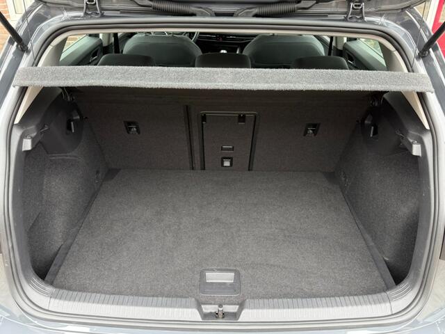 Volkswagen GOLF 1.5 TSI Life Business 131 PK I Rijklaar I Navigatie I DAB I Stoelverwarming