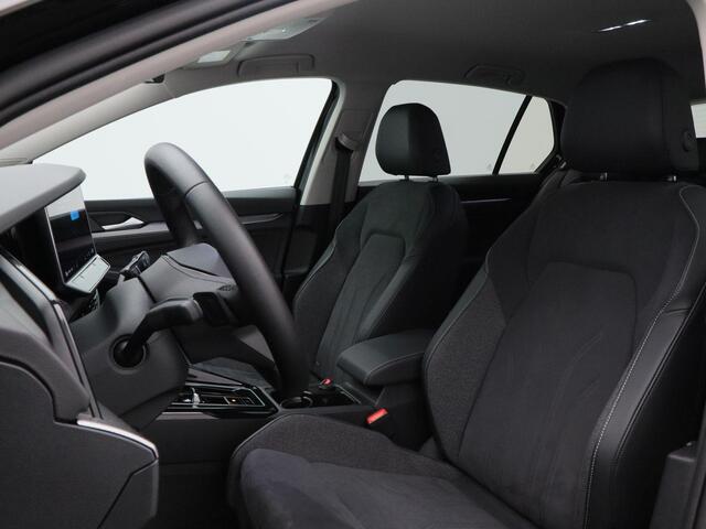 Volkswagen GOLF 1.5 eHybrid 204 Pk Automaat Style Edition | Stoel/ Stuur Verwarming | Camera | Trekhaak | Full LED | Navigatie | Carplay | 18 Inch | 27.493 Km !!