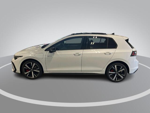 Volkswagen GOLF 1.5 272pk DSG eHybrid GTE · Panoramadak · Camera · Head-Up Display · Matrix LED · Dodehoeksensor · Stuur- & Stoelverwarming · Garantie t/m 09-11-2030 of 100.000km