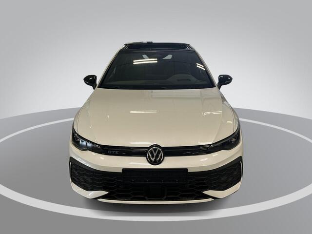 Volkswagen GOLF 1.5 272pk DSG eHybrid GTE · Panoramadak · Camera · Head-Up Display · Matrix LED · Dodehoeksensor · Stuur- & Stoelverwarming · Garantie t/m 09-11-2030 of 100.000km